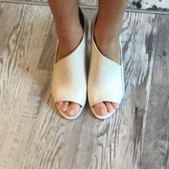 Peekaboo toe booty heel white - Picture 2 of 4
